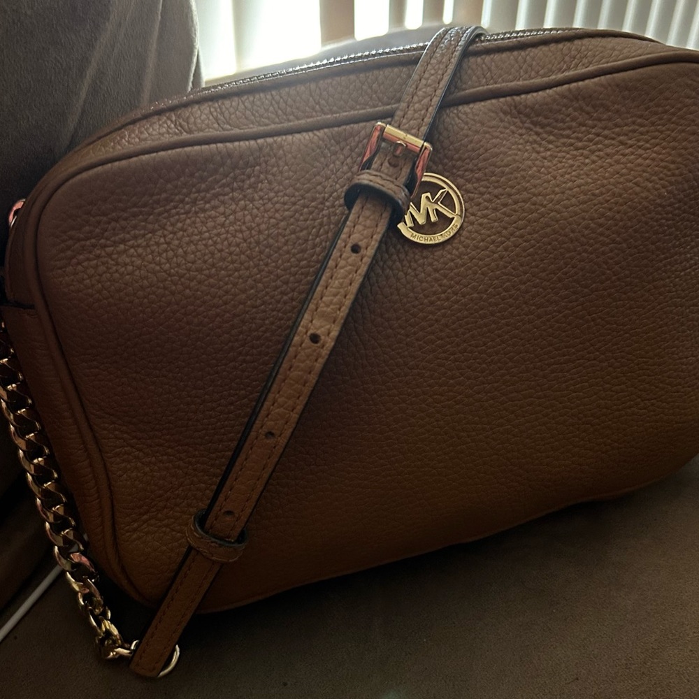 Caramel Michael Kors crossbody